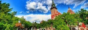 Turistička organizacija grada Subotice Glavni trg i park ispred Gradske kuće Turistička organizacija grada Subotice Glavni trg i park ispred Gradske kuće